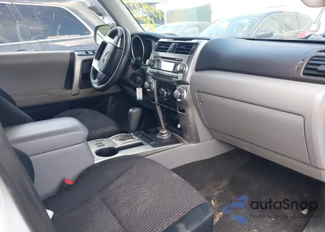 2013 Toyota 4Runner Sr5 z USA, uszkodzony, nr VIN JTEBU5JR3D5130804